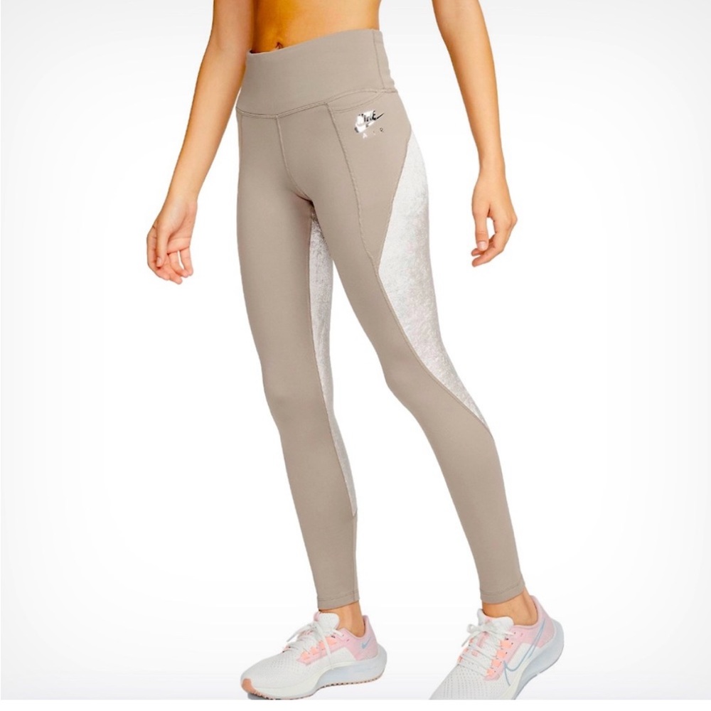 Nike FAST DRI-FIT Women’s Legging.